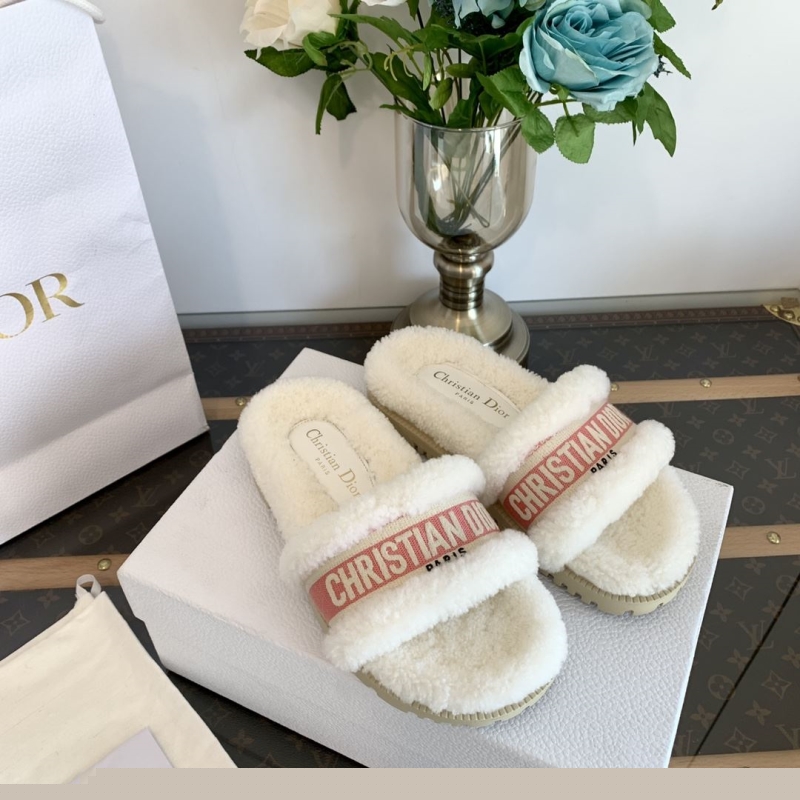 ch**an D*or slippers